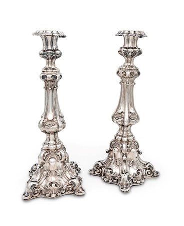 Coppia di candelieri in argento sbalzato, Austria Ungheria, seconda metà del...