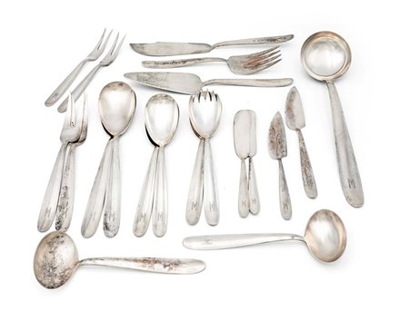 Servizio di posate in argento 800/000 caratterizzato da lettera M incisa,...