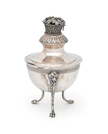 Zuccheriera in argento con coperchio, lombardo veneto, XIX secolo vaschetta...