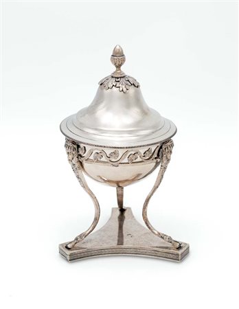 Zuccheriera in argento con coperchio, Lombardo Veneto, XIX secolo corpo...