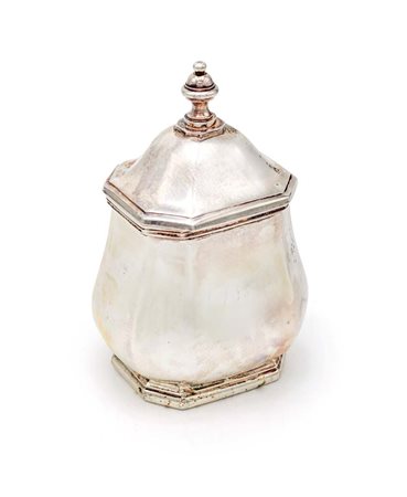 Zuccheriera in argento 925/000 con coperchio corpo poliedrico su basso piede...