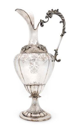 Versatoio in argento 800/000 corpo costolato con decorazione incisa a motivi...