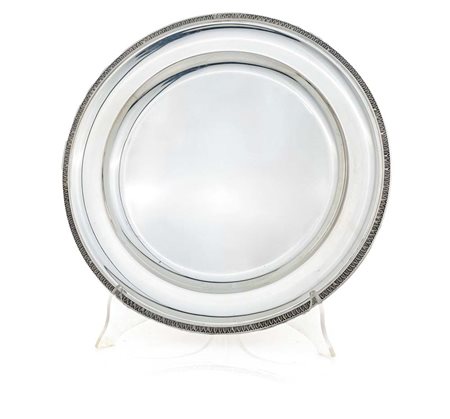 Piatto con profilo a palmette diametro cm 32 - gr. 734