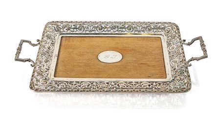 Piccolo vassoio biansato in legno e argento traforato, Francia, XIX secolo di...