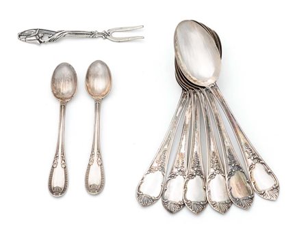 Lotto composto da sei cucchiaini da caffè e tre piccole posatine per servire...