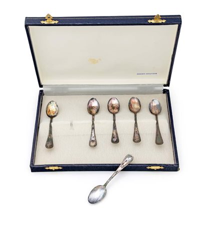 Sei cucchiaini da caffè in argento 800/000 stile inglese, entro scatola cm...