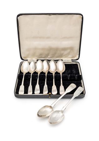 Otto cucchiai da dessert in argento dalle analoghe caratteristiche, Londra,...