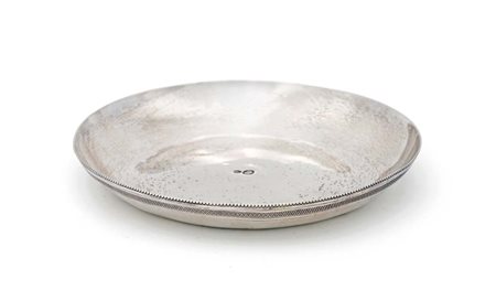 Piattino in argento, Turchia profilo esterno segnato da una sottile fascia...