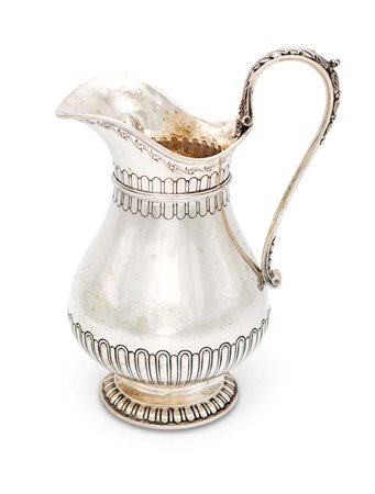 Brocca in argento 800/000, Montano, Torino corpo ad anfora con parte...