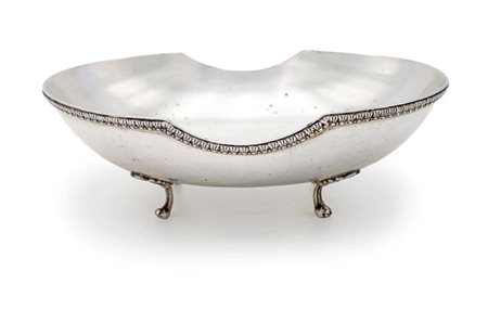 Vaschetta in argento, Fornari, Roma corpo ovale con profilo sottolineato da...