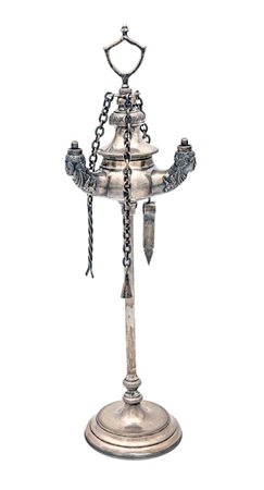 Lucerna in argento a tre beccucci altezza cm 34