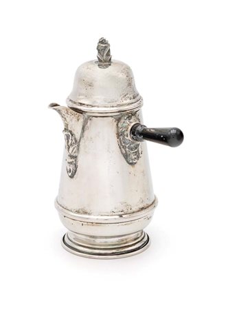 Egoiste in argento corpo a tronco di cono su piede circolare gradinato,...