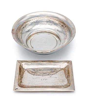 Coppetta e piattino in argento, diverso titolo, con dediche incise coppetta...