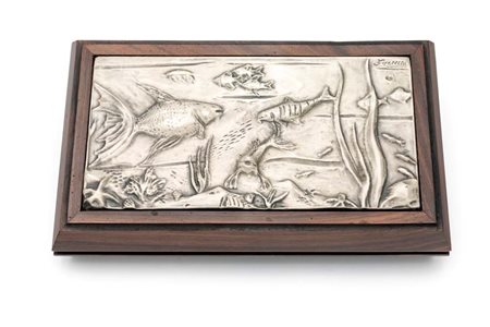 Scatola rettangolare in legno con bassorilievo in argento 925/000 firmato...