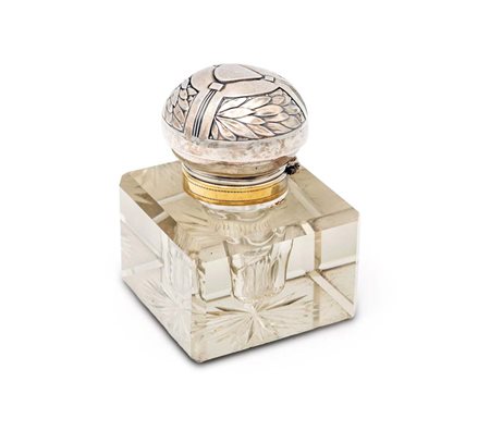 Calamaio in cristallo cn tappo in argento, inizi XX secolo cm 10x7,5x7,5 -...
