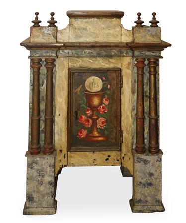 Tabernacolo con colonne laterali e porta dipinta e laccata con fiore ed  Eucarestia