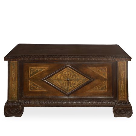 Piccola cassapanca intarsiata sul fronte, 19° secolo