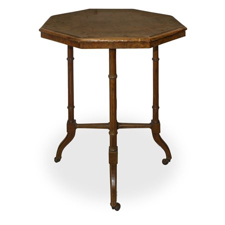 Piccolo tavolo ottagonale in radica di noce, fine 19th/20° secolo