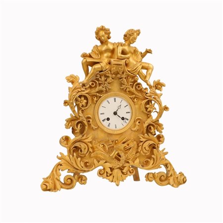 Manifattura Europea della Fine del XVIII Secolo  
Orologio da camino in bronzo dorato Fine XVIII secolo
bronzo dorato Cm h 41 x 36 x 12