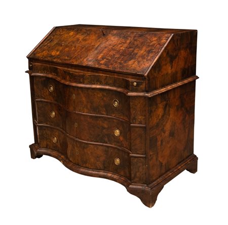  
Ribalta in radica di ulivo, Veneto inizi XVIII secolo 
 cm 108,5x115,3x62