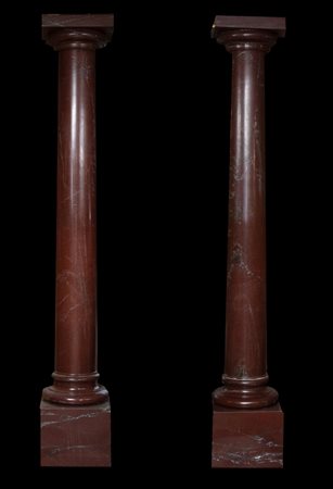  
Coppia di colonne in rosso antico  Fine XX Secolo
 altezza cm 224;basi 35,5x35,5