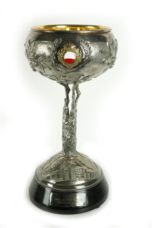 
Coppa argentata della 25esima fiera del bue grasso. Moncalvo 1949 
 altezza cm 43; base diametro cm 21; orlo diametro cm 18