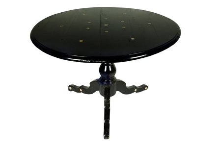  
Tavolo tondo a vela in legno di rovere con piano e gambe ebanizzate. Al piano inserti circolari in osso 
 altezza cm 75; diametro cm 118; altezza a vela aperta cm 136