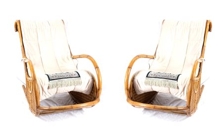  
Coppia di sedie a dondolo a struttura mossa in vimini 
 cm 97x135x67