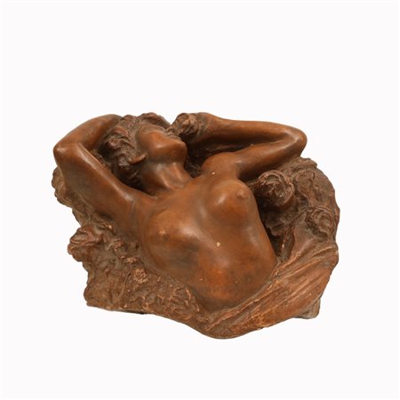 Costantino  Barbella ( Chieti, 31 gennaio 1853 -  Roma,  5 dicembre 1925) 
Scultura in terracotta "Donna tra le rose" 1907
scultura in terracotta cm 19 x 24,2 x 26