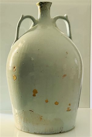 Manifattura del Sud Italia della fine del XIX secolo  
Grande anfora biansata in smalto berettino 
 cm 44x25; diametro della base cm 22; diametro del collo cm 5