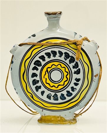 Manifattura di Castelli dell'ultimo quarto del XIX secolo  
Fiasca da pellegrino a forma circolare 
 