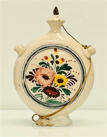 Manifattura di Castelli primi anni del XX secolo  
Fiasca da pellegrino a forma circolare 
 