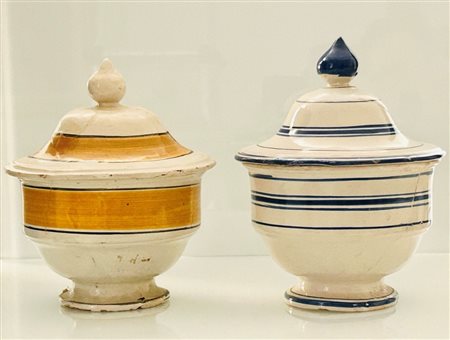 Manifattura di Castelli della prima decade del XX secolo  
Lotto di due piccole zuppiere 
 diametro cm 17