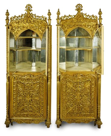  
Coppia di angoliere Neogotiche  XIX sec
 cm 212x76x47