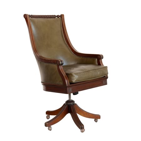  
Poltrona Director in pelle verde. Inghilterra, inizi del XX secolo 
 cm 125x62x80