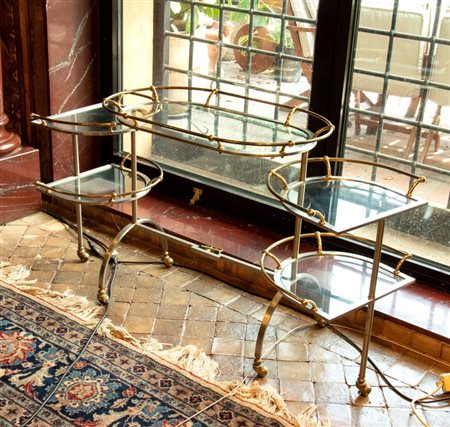 
Carrello da buffet in ottone argentato e dorato con ripiani in vetro 
 cm 73x124x46,5