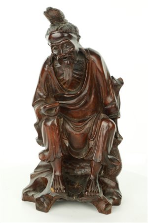  
Scultura di dignitario orientale in legno. Giappone, anni Cinquanta del XX secolo 
 cm 27x13