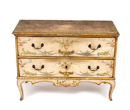  
Comò italiano laccato, Luigi XVI Liguria, XVIII secolo
 Altezza x larghezza x profondità: 89 x 120 x 56 cm.