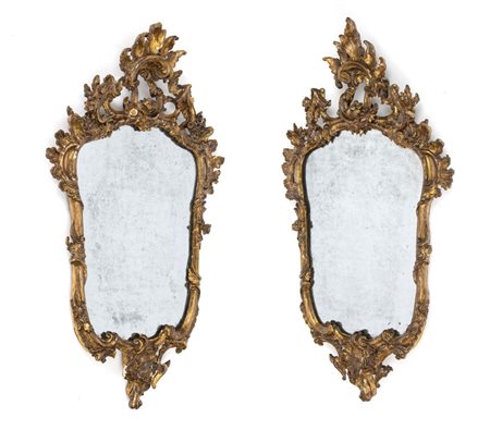  
Coppia di specchiere dorate italiane, Luigi XV Veneto, metà XVIII secolo
 Altezza x larghezza: 107 x 61 cm.