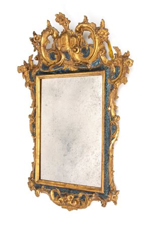  
Specchiera italiana laccata, Luigi XV Venezia, prima metà XVIII secolo
 Altezza x larghezza: 98 x 74 cm.