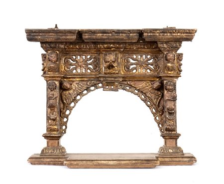  
Tabernacolo da altare, Italia centrale XVI secolo
 Altezza x larghezza x profondità: 71 x 90 x 30 cm.