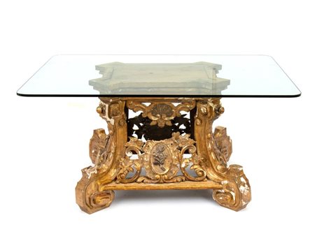  
Tavolo Italiano dorato con piano in cristallo XVIII secolo
 Altezza x larghezza x profondità: 90 x 160 x 120 cm.