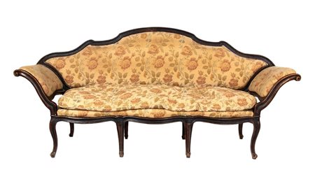  
Divano italiano a barca, Luigi XV  Venezia, XVIII secolo
 Altezza x larghezza x profondità: 113 x 246 x 70 cm.