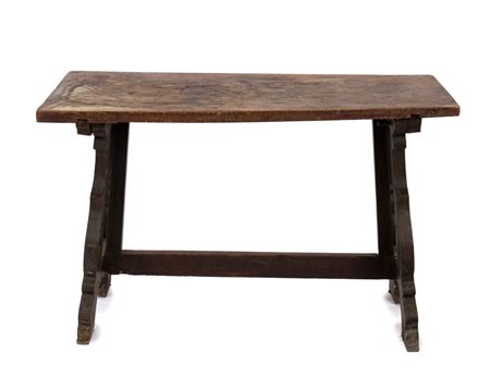  
Tavolo Luigi XV italiano a capretta Italia settentrionale, XVIII secolo
 Altezza x larghezza x profondità: 80 x 127 x 57 cm.