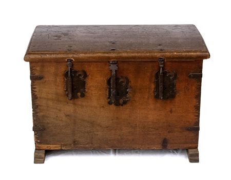  
Forziere italiano, Luigi XVI XVIII secolo
 Altezza x larghezza x profondità: 56 x 90 x 54 cm