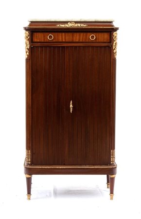 MAISON KRIEGER (1826 - 1910) 
Mobile porta spartiti musicali francese in mogano XIX secolo
 Altezza x larghezza x profondità 115x60x37 cm