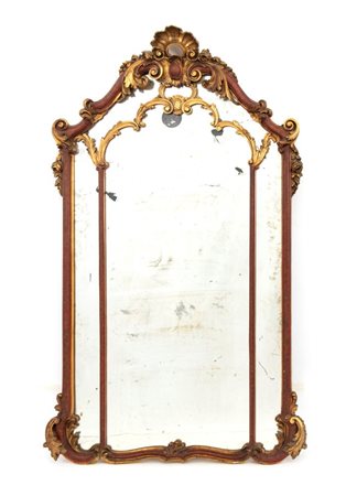  
Specchiera italiana dorata e laccata Veneto, XIX secolo
 Altezza x larghezza x profondità: 181 x 107 x 12 cm.