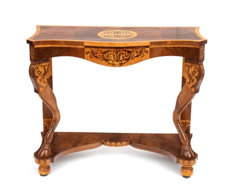  
Consolle italiana intarsiata, Carlo X Toscana, inizio XIX secolo
 Altezza x larghezza x profondità: 93 x 110 x 43 cm