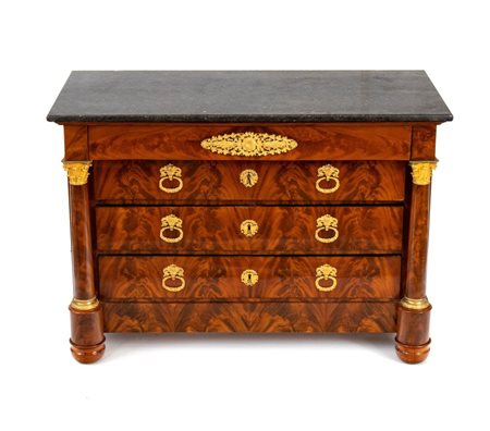  
Comò Impero Francese XIX secolo
 Altezza x larghezza x profondità: 91 x 130 x 65 cm.