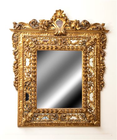  
Specchiera italiana in legno intagliato XIX secolo
 Altezza x larghezza x profondità: 140 x 120 x 14 cm